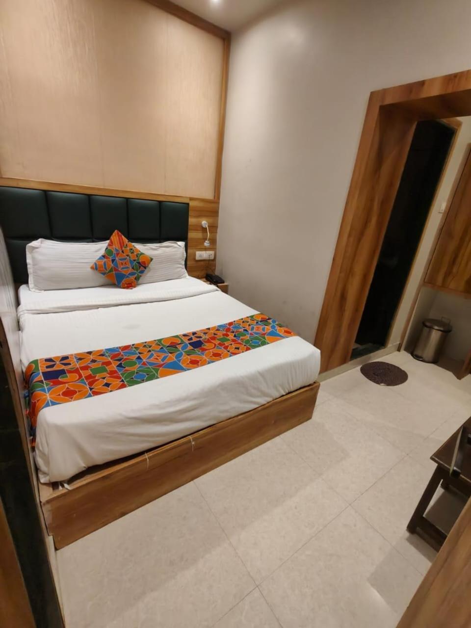 Hotel Sun City Near Saifee Hospital And Hn Reliance Hospital مومباي المظهر الخارجي الصورة